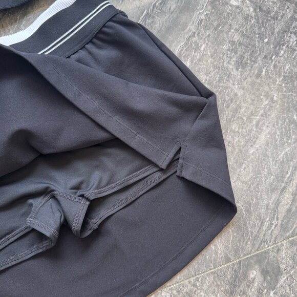 Alo Yoga solid color sports bra with logo + sports skirt, size S - Picture 4 of 4